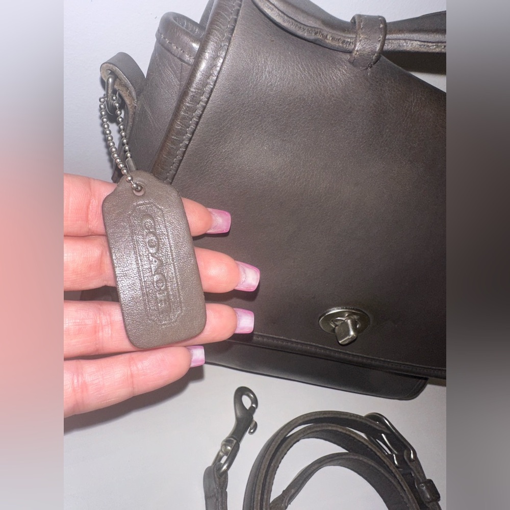 Vintage Coach Court in Dark Grey! - Picture 7 of 9